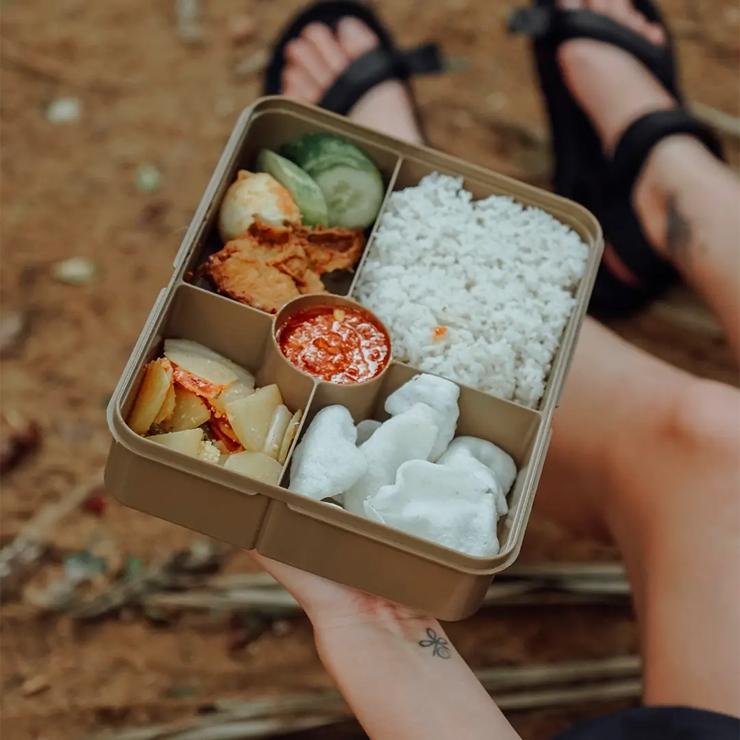 Enjoy hearty meals in a reusable, eco-friendly lunchbox.